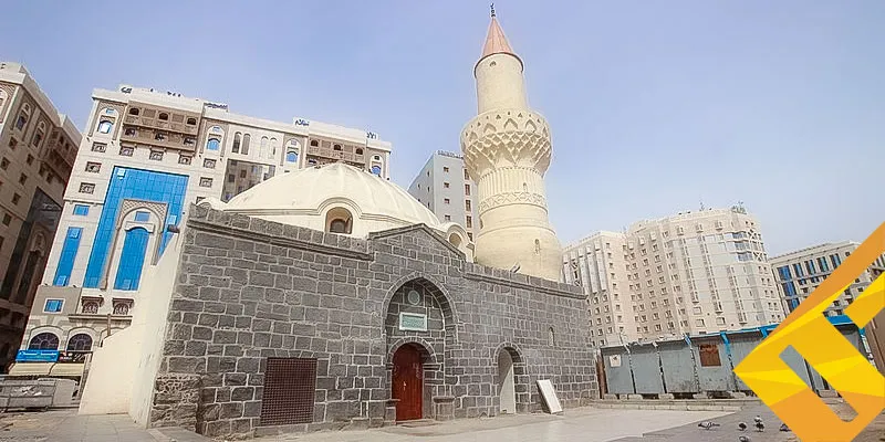 Masjid Abu Bakar Destinasi Wisata di Sekitar Masjid Nabawi